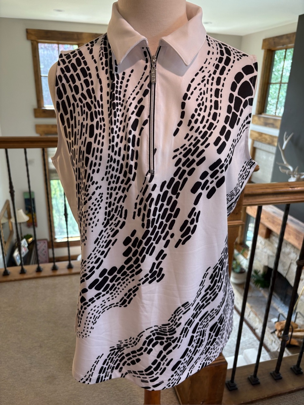 Chico’s Zenergy Golf Top Sleeveless White Polo Shirt Sz 1 or M
